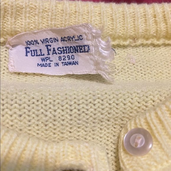 Vintage 60s Women’s Bright Yellow Acrylic Knit Cardigan Size Medium - Picture 3 of 7